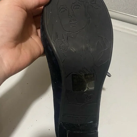 Dark Chocolate Design Black Floral Heels - Picture 2 of 4